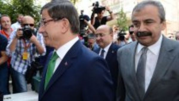 Davutoğlu HDP Genel Merkezi'nde